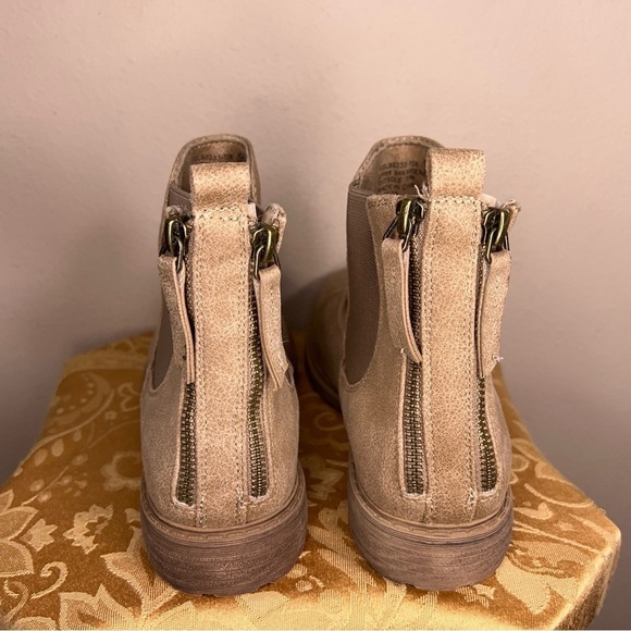 NWOT VERY G SIZE 10 TAN FAUX SUEDE BOOTIES WESTERN BOHO - Picture 3 of 13